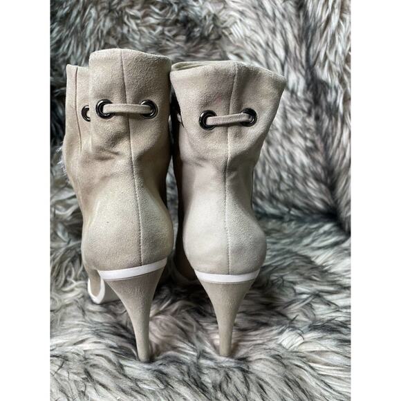 BCBG MAXAZRIA Ma‎ Perry Ivory Suede Ankle Bootie 4in Heel Real Fur Women's 7.5M - Picture 6 of 9